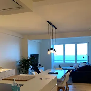 Oskar Luxe Op Zeedijk Met Zeezicht , Ostende Belgique